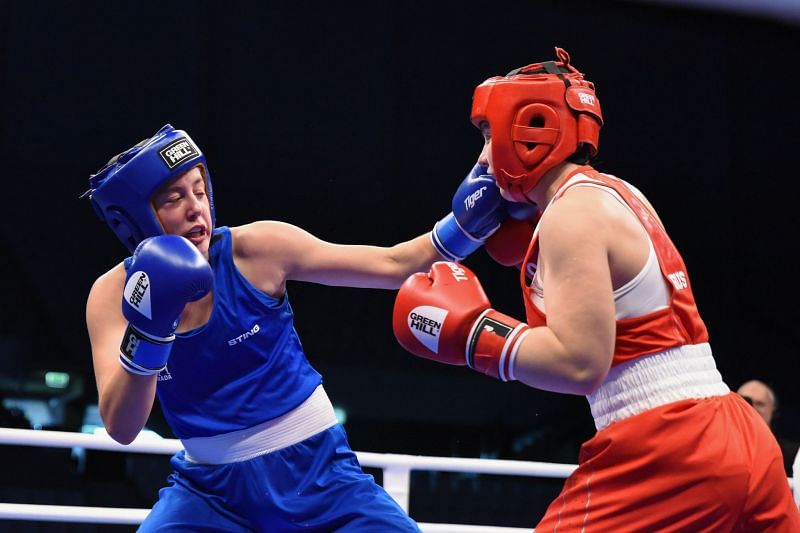 Cavanagh of Canada in Blue is in action against Kabakova of Russia (Image Courtesy: AIBA)