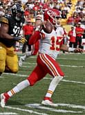Mahomes spreading the love for unbeaten Chiefs