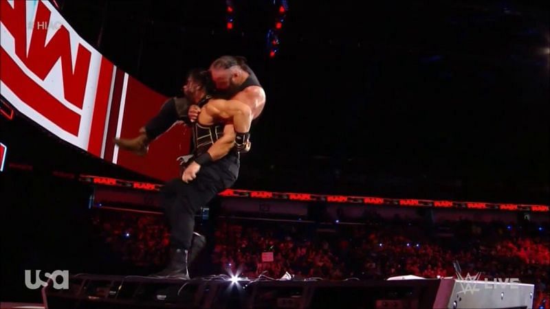 Roman Reigns ends Raw with a huge Samoan Drop to Braun Strowman