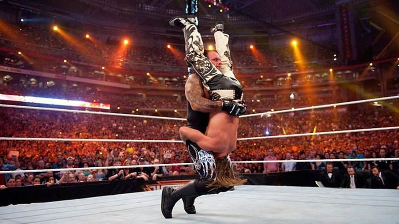 Shawn Michaels takes a Tombstone for a 1, 2, 3.