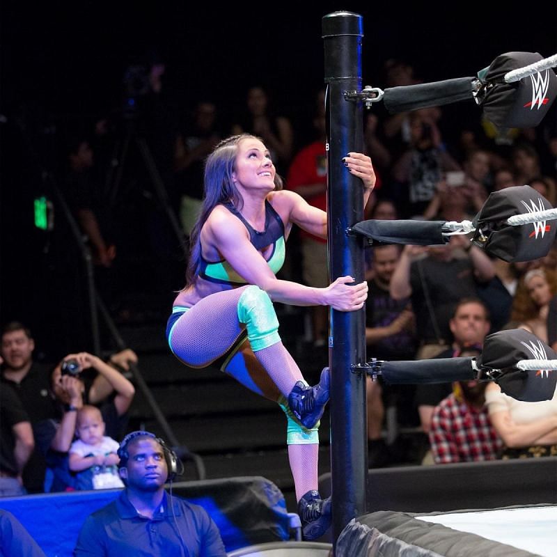 Kacy Catanzaro makes her much-anticipated WWE Network debut against Reina Gonz&Atilde;ƒ&Acirc;&iexcl;lez.