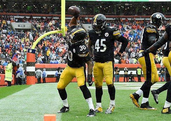 Pittsburgh Steelers v Cleveland Browns