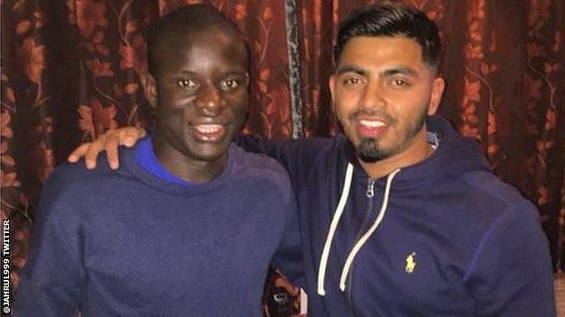 Kante was all smiles to pose with his fans