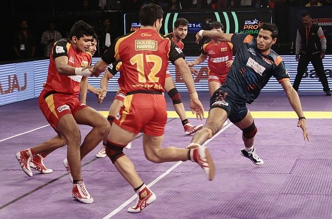 Mahesh Goud in action against the Bengaluru Bulls