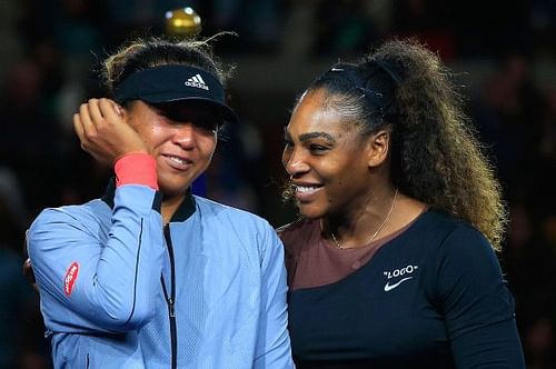 Naomi Osaka (L) is consoled by Serena Williams (R) after a series of boos from the crowd. 