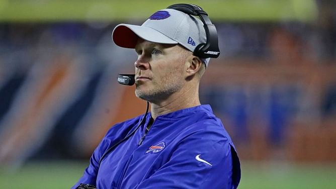 Bills coach McDermott hasn't spoken to Davis, says he 'didn't feel a need'