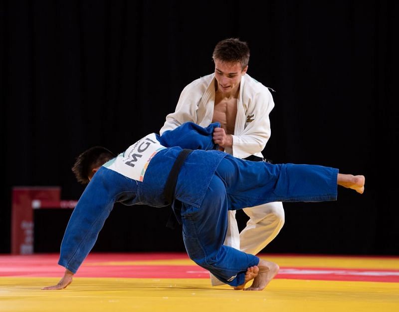Artsiom Kolasau (White) of Belarus in action against Temuujin Ganburged of Mongolia (Image Courtesy: IOC)