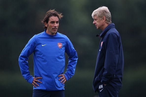 Manager Arsene Wenger of Arsenal talks to Robert Pires