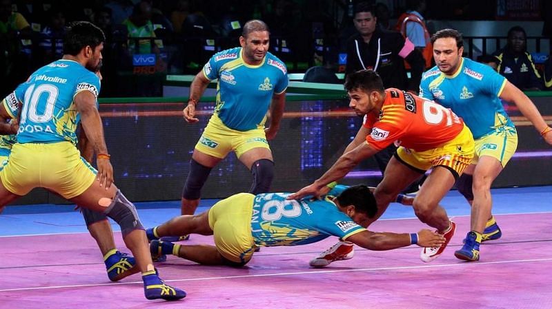 Tamil Thalaivas tackle attempt. Picture Courtesy: ProKabaddi.com