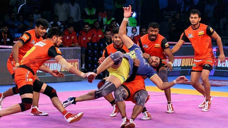 Ajay Thakur was stretchered off the court and this is a big concern for the struggling Tamil Thalaivas