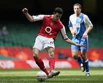 Robin Van Persie announces retirement from football