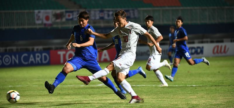 Hiroki Abe of Japan (R) in action against Kittitach Pranithi of Thailand (L) (Image Courtesy: AFC)