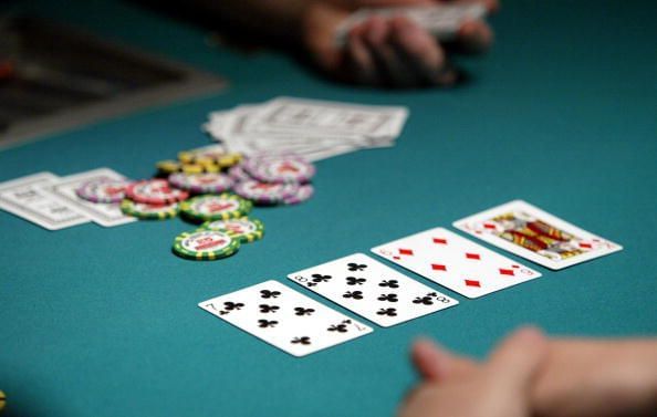 Online vs Offline Poker: Pros and Cons