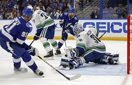 Canucks score 4 goals in 3rd, beat Lightning 4-1