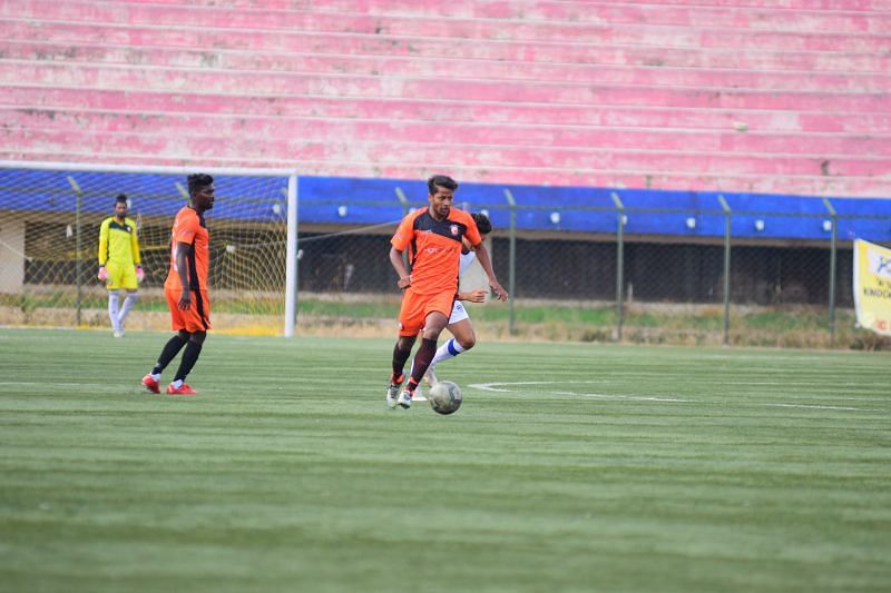 The 25-year-old Sharukh in action