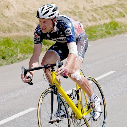 Jens Voigt on his &#039;junior&#039; bike, refusing to quit the Tour De France in 2010 after his crash