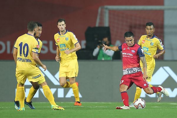 Tim Cahill is marked by multiple Kerala Blasters&#039; players [Image: ISL]