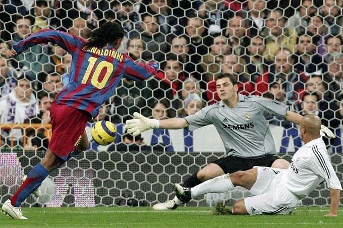 Ronaldinho's spectacular solo goal vs Real Madrid