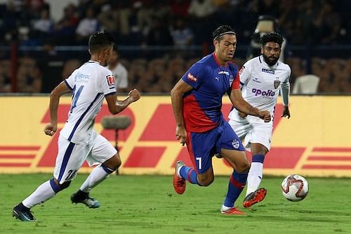 Miku (centre) in action against Chennaiyin FC [Image: ISL]