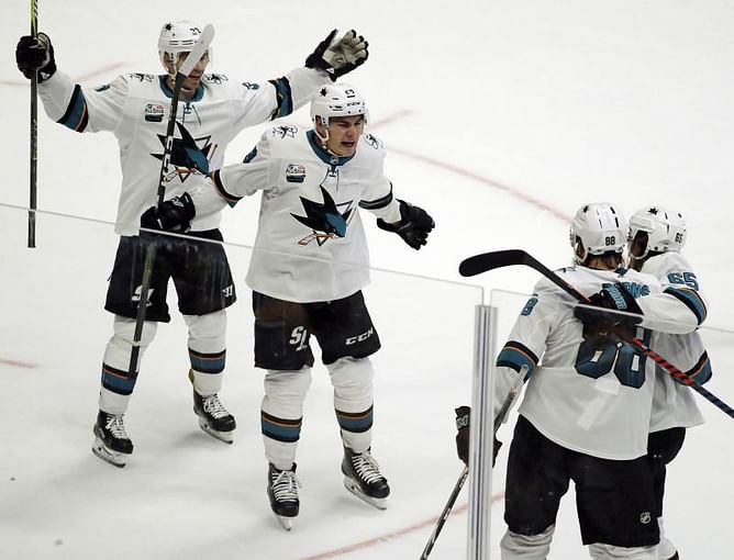 Burns caps late rally, Sharks beat Predators 5-4