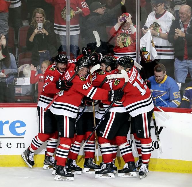 Blackhawks goalie Crawford to make season debut vs Coyotes