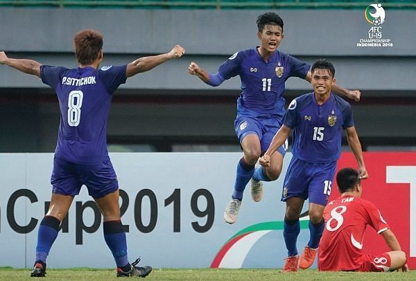 Number 15 Sampan Kesi delighted after scoring the opening goal for Thailand (Image Courtesy: VNBongda)