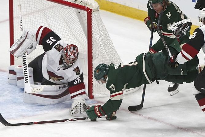 Staal, Dubnyk lead Wild past Arizona 2-1