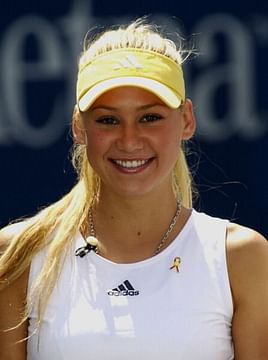 Girls look at him, guys look at me- When Anna Kournikova spoke about her  run-ins with paparazzi when with Enrique Iglesias