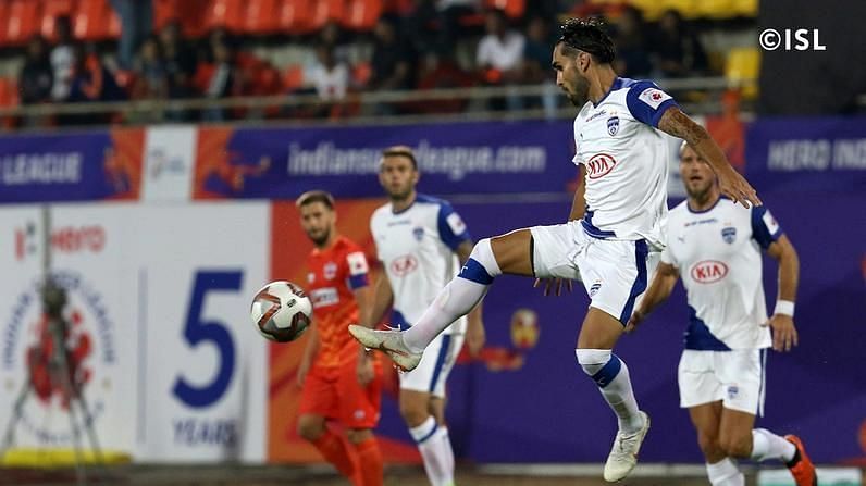 Dimas Delgado ran the proceedings from the middle of the park [Image: ISL]
