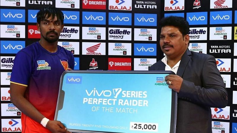 Chandran Ranjith of Dabang Delhi wins the Perfect Raider of the match award.