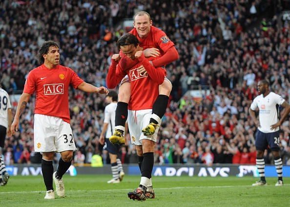 Rooney and Berbatov celebrate the final goal against Spurs