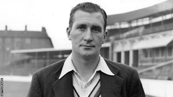 6 bowlers to dismiss all 11 batsmen in a Test match