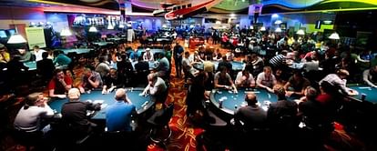 How to Play Poker in a Tournament