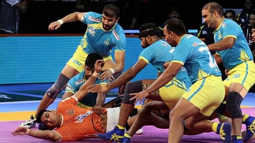 The Thalaivas' defence would look to work well together to stop Gujarat's raiders.