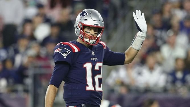 Brady credits Patriots team-mates after 500th TD pass