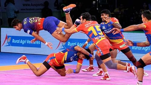 Will the young raiding unit of Dabang Delhi be able to break Pune's defense?