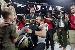 Going the distance: Brees breaks NFL mark for yards passing