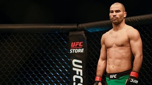 Artem Lobov with a classy gesture