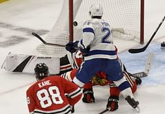 Lightning have 33-shot 2nd period, beat Blackhawks 6-3
