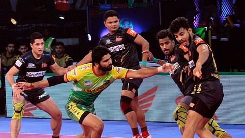 Pardeep Narwl on the go [Picture Courtesy:ProKabaddi.com]