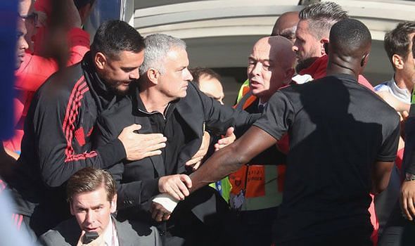 Mourinho&#039;s furious reaction to Ianni&#039;s celebration in front of the United bench