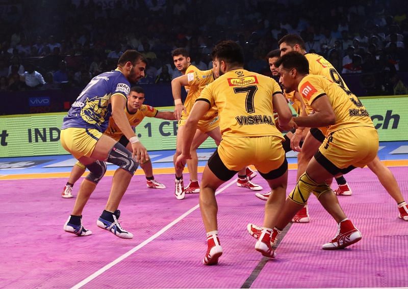 Ajay Thakur had another good night but found success hard against the Titans defence