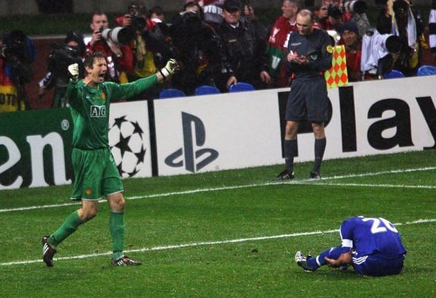 Edwin Van Der Sar celebrates John Terry&#039;s horrific penalty miss: UCL Final 2008