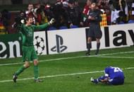 Edwin Van Der Sar celebrates John Terry's horrific penalty miss: UCL Final 2008