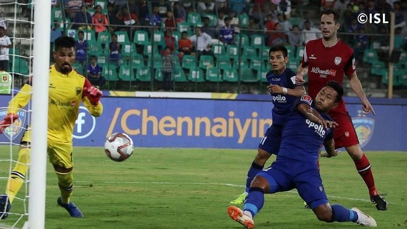 He was doubtful on whether to go for an outing or remain at the line (Image Courtesy: ISL)