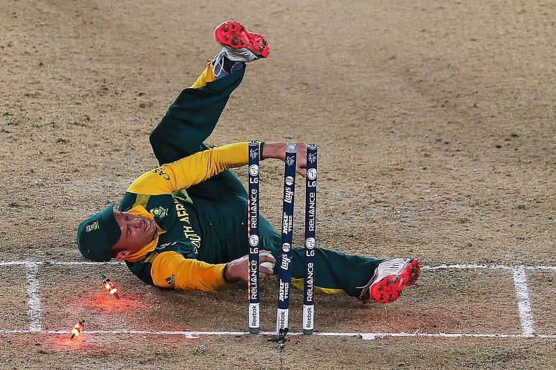 de Villiers missed the chance to run out Corey Anderson
