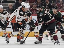 Gibson stops 41 shots, Ducks beat Coyotes 1-0