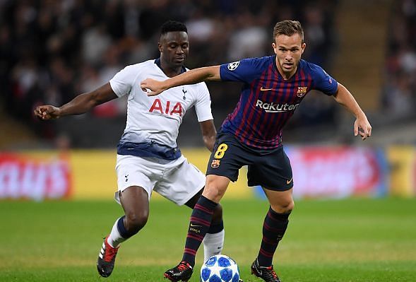 Arthur turns away from Wanyama&#039;s press: Barcelona vs Tottenham