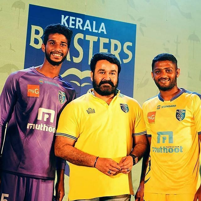 Zakeer Mundumpara (Right) with Kerala Blasters Ambassador Mohanlal(middle) (Image Courtesy: ISL)