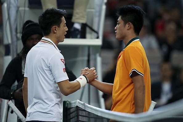 Yibing Wu (right) having earned Nishikori&#039;s respect shakes hands with him and receives warm words - Rolex Shanghai Masters 2018